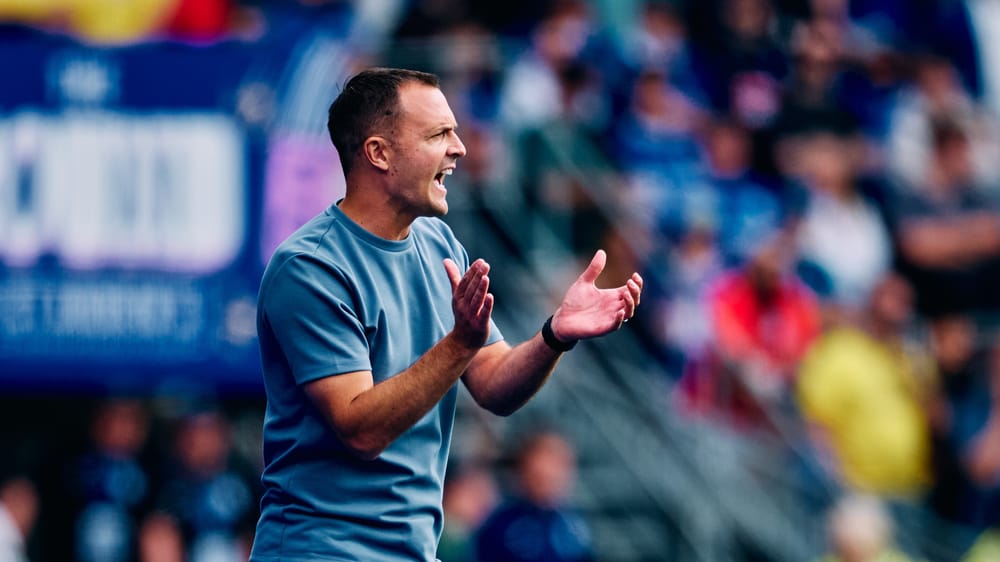 Chris Davies claps